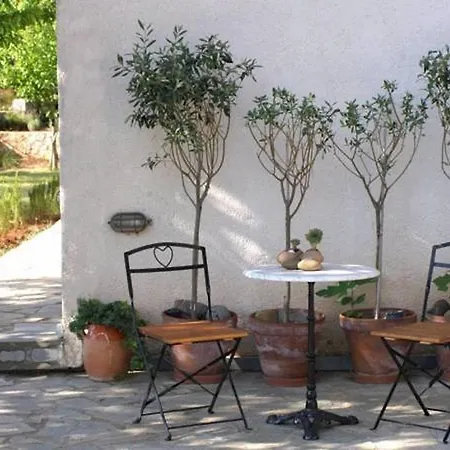 Hotell Helicon Muses Friendly Mountain