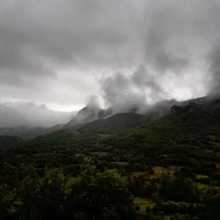 Helicon Muses Friendly Mountain Hotell *